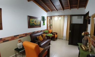 Venta hermoso Apartamento 2do piso en Navarra ( Bello )
