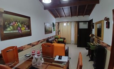Venta hermoso Apartamento 2do piso en Navarra ( Bello )