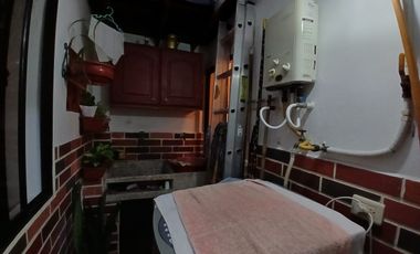 Venta hermoso Apartamento 2do piso en Navarra ( Bello )