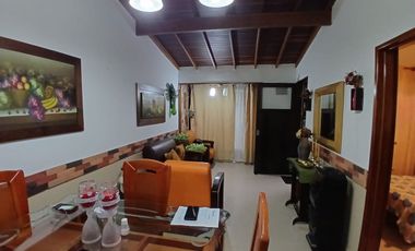 Venta hermoso Apartamento 2do piso en Navarra ( Bello )