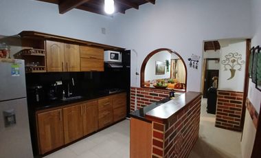 Venta hermoso Apartamento 2do piso en Navarra ( Bello )