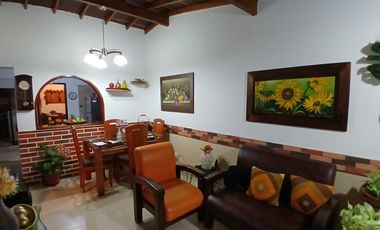 Venta hermoso Apartamento 2do piso en Navarra ( Bello )