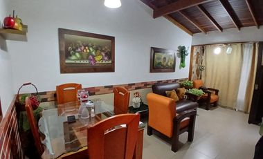 Venta hermoso Apartamento 2do piso en Navarra ( Bello )