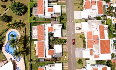 Casa de lujo en Portales del Castillo, Jamundí (4 hab – 378 m²)