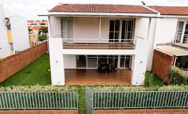 Casa de lujo en Portales del Castillo, Jamundí (4 hab – 378 m²)