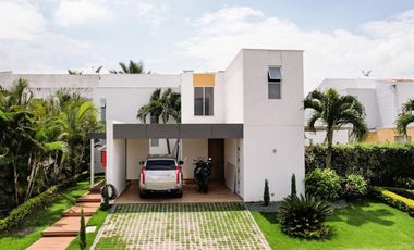 Casa de lujo en Portales del Castillo, Jamundí (4 hab – 378 m²)