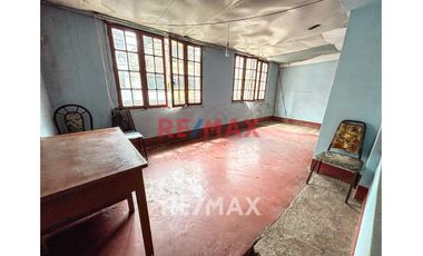 Oportunidad De Inversion Casa Como Terreno En Sjm Frente A Mercado