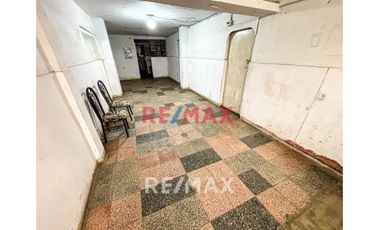 Oportunidad De Inversion Casa Como Terreno En Sjm Frente A Mercado