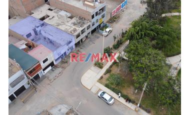 Remate De Casa Como Terreno Frente A Parque Y Loza Deportiva