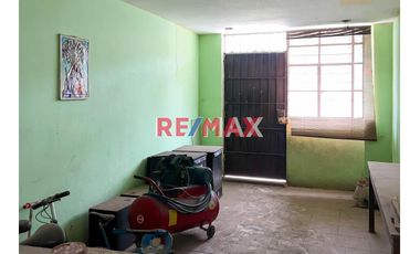 Remate De Casa Como Terreno Frente A Parque Y Loza Deportiva