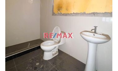 Remate De Casa Como Terreno Frente A Parque Y Loza Deportiva