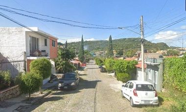 EXCELENTE PROPIEDAD UBICADA EN LA COLONIA COLINAS DE CHAPALA, EN CHAPALA, JALISCO