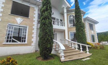 SE VENDE CONDOMINIO LUJOSO EN UNIDAD CERRADA