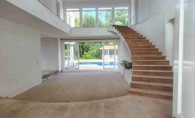 SE VENDE CONDOMINIO LUJOSO EN UNIDAD CERRADA