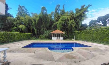 SE VENDE CONDOMINIO LUJOSO EN UNIDAD CERRADA