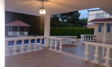 SE VENDE CONDOMINIO LUJOSO EN UNIDAD CERRADA