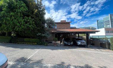 RENTA MAGNÍFICA CASA ESTILO MEXICANO CONTEMPORÁNEO EN HACIENDA SANTA FE