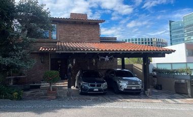 RENTA MAGNÍFICA CASA ESTILO MEXICANO CONTEMPORÁNEO EN HACIENDA SANTA FE