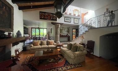 RENTA MAGNÍFICA CASA ESTILO MEXICANO CONTEMPORÁNEO EN HACIENDA SANTA FE