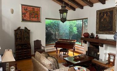 RENTA MAGNÍFICA CASA ESTILO MEXICANO CONTEMPORÁNEO EN HACIENDA SANTA FE