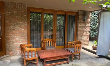 RENTA MAGNÍFICA CASA ESTILO MEXICANO CONTEMPORÁNEO EN HACIENDA SANTA FE