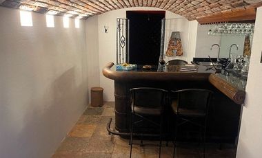 RENTA MAGNÍFICA CASA ESTILO MEXICANO CONTEMPORÁNEO EN HACIENDA SANTA FE