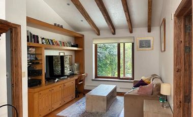 RENTA MAGNÍFICA CASA ESTILO MEXICANO CONTEMPORÁNEO EN HACIENDA SANTA FE