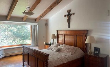 RENTA MAGNÍFICA CASA ESTILO MEXICANO CONTEMPORÁNEO EN HACIENDA SANTA FE