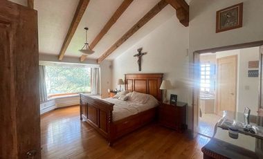 RENTA MAGNÍFICA CASA ESTILO MEXICANO CONTEMPORÁNEO EN HACIENDA SANTA FE