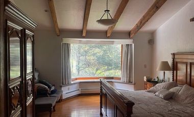 RENTA MAGNÍFICA CASA ESTILO MEXICANO CONTEMPORÁNEO EN HACIENDA SANTA FE