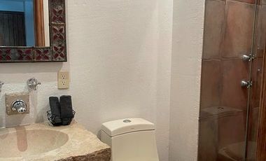 RENTA MAGNÍFICA CASA ESTILO MEXICANO CONTEMPORÁNEO EN HACIENDA SANTA FE