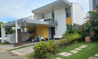 VENDO CASA CAMPESTRE HACIENDA EL CASTILLO JAMUNDI