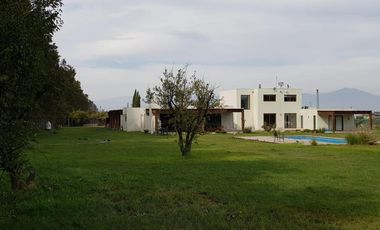 Venta Exclusiva Casa estilo Mediterránea en Condominio Privado-Talagante