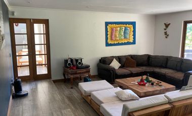 Venta Exclusiva Casa estilo Mediterránea en Condominio Privado-Talagante