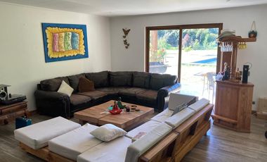 Venta Exclusiva Casa estilo Mediterránea en Condominio Privado-Talagante