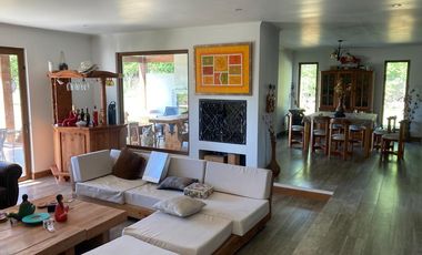 Venta Exclusiva Casa estilo Mediterránea en Condominio Privado-Talagante