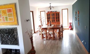 Venta Exclusiva Casa estilo Mediterránea en Condominio Privado-Talagante