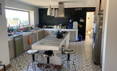 Venta Exclusiva Casa estilo Mediterránea en Condominio Privado-Talagante