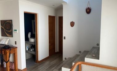 Venta Exclusiva Casa estilo Mediterránea en Condominio Privado-Talagante