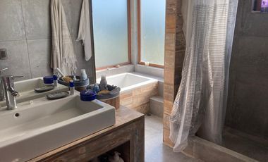 Venta Exclusiva Casa estilo Mediterránea en Condominio Privado-Talagante