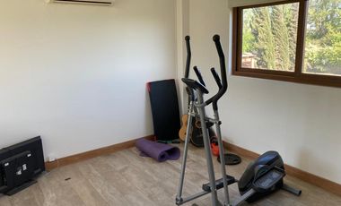 Venta Exclusiva Casa estilo Mediterránea en Condominio Privado-Talagante