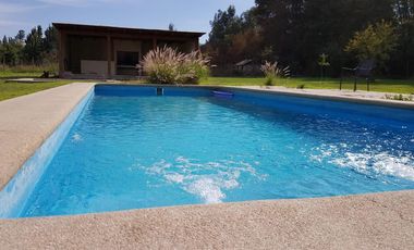 Venta Exclusiva Casa estilo Mediterránea en Condominio Privado-Talagante