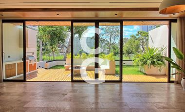 Casa en Venta en Cancun en Residencial La Marina Pto. Cancún con Rooftop