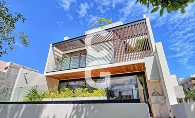 Casa en Venta en Cancun en Residencial La Marina Pto. Cancún con Rooftop