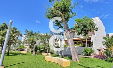 Casa en Venta en Cancun en Residencial La Marina Pto. Cancún con Rooftop