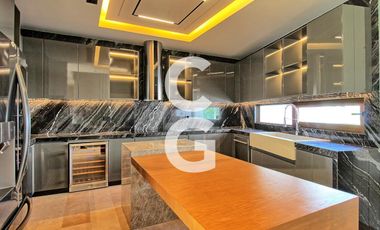 Casa en Venta en Cancun en Residencial La Marina Pto. Cancún con Rooftop