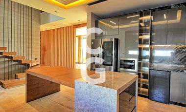 Casa en Venta en Cancun en Residencial La Marina Pto. Cancún con Rooftop