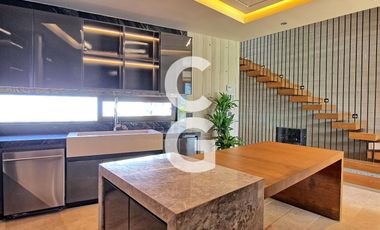 Casa en Venta en Cancun en Residencial La Marina Pto. Cancún con Rooftop