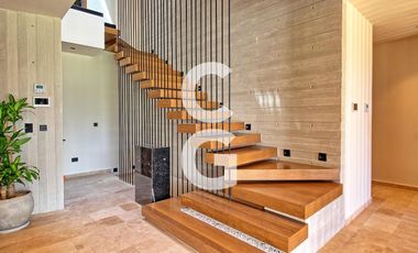 Casa en Venta en Cancun en Residencial La Marina Pto. Cancún con Rooftop