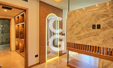 Casa en Venta en Cancun en Residencial La Marina Pto. Cancún con Rooftop